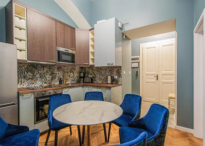 4Bdr Old Town Flat By Church Of St Anne